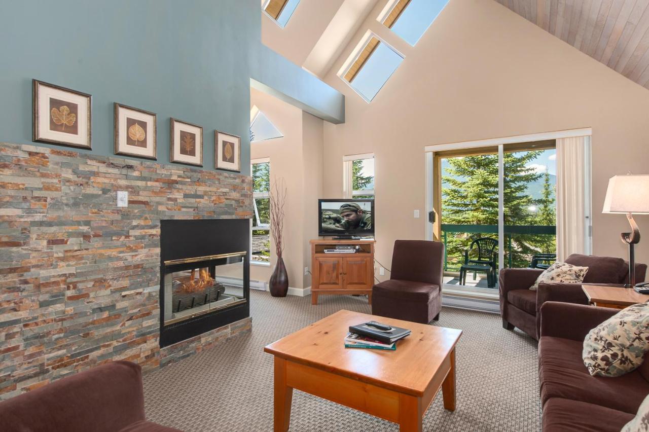 Snowbird Townhouses By Elevate Vacations ウィスラー エクステリア 写真