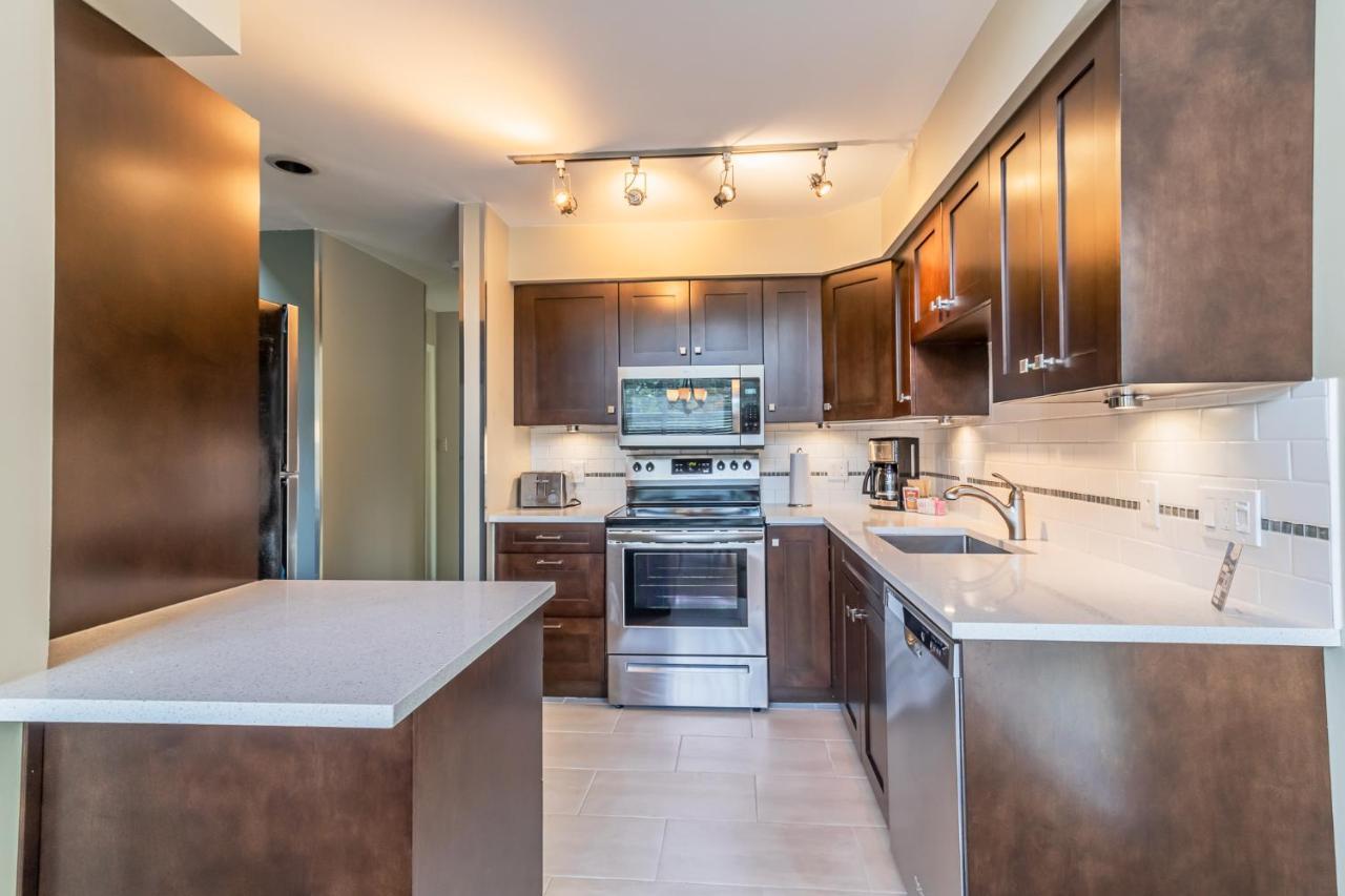 Snowbird Townhouses By Elevate Vacations ウィスラー エクステリア 写真