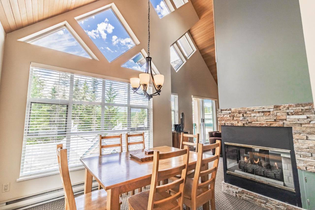 Snowbird Townhouses By Elevate Vacations ウィスラー エクステリア 写真