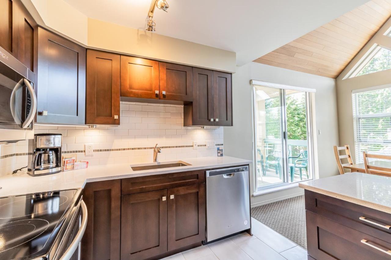 Snowbird Townhouses By Elevate Vacations ウィスラー エクステリア 写真