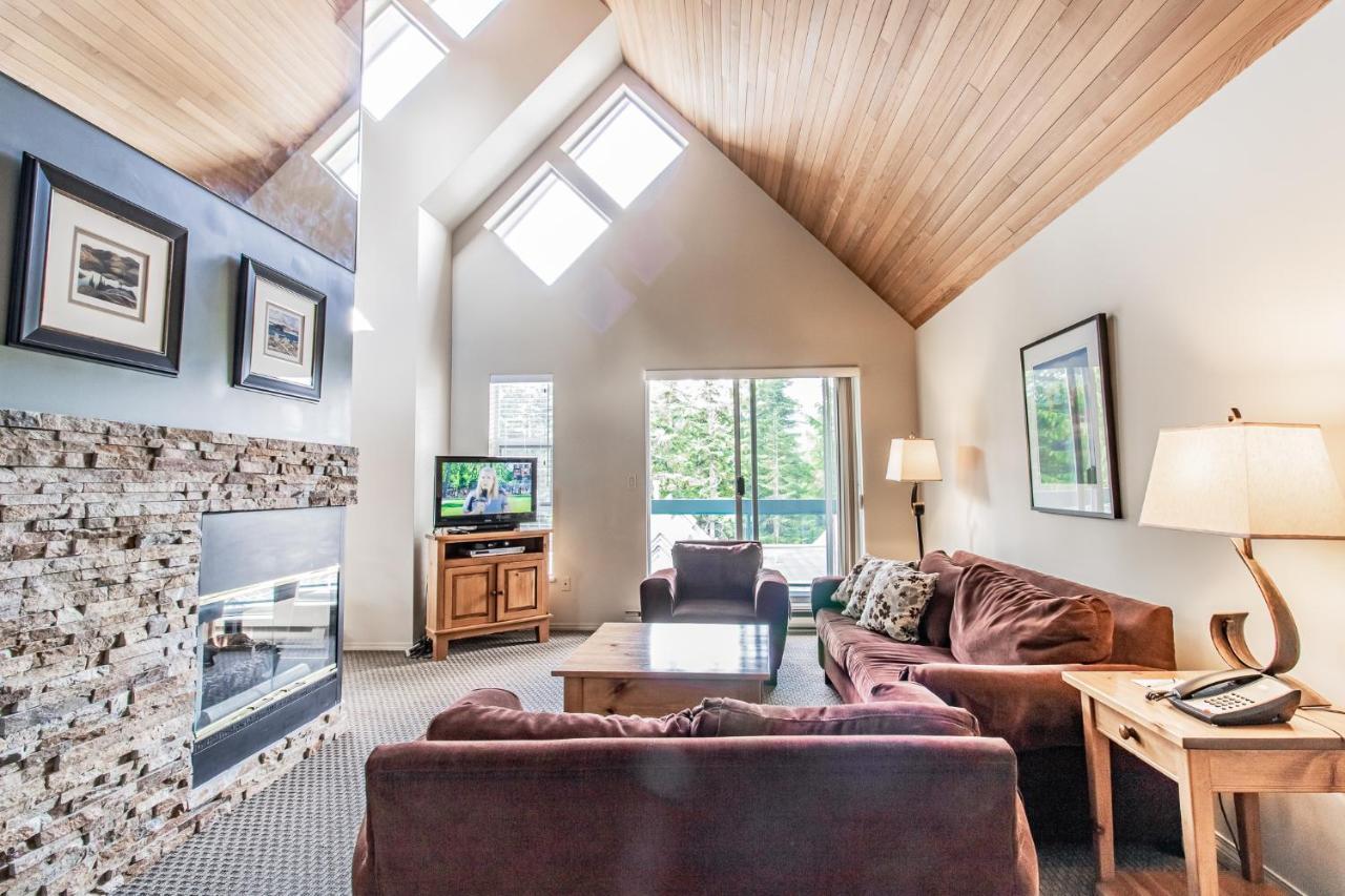Snowbird Townhouses By Elevate Vacations ウィスラー エクステリア 写真