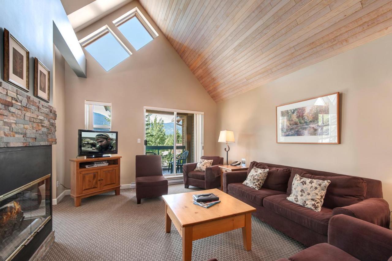 Snowbird Townhouses By Elevate Vacations ウィスラー エクステリア 写真