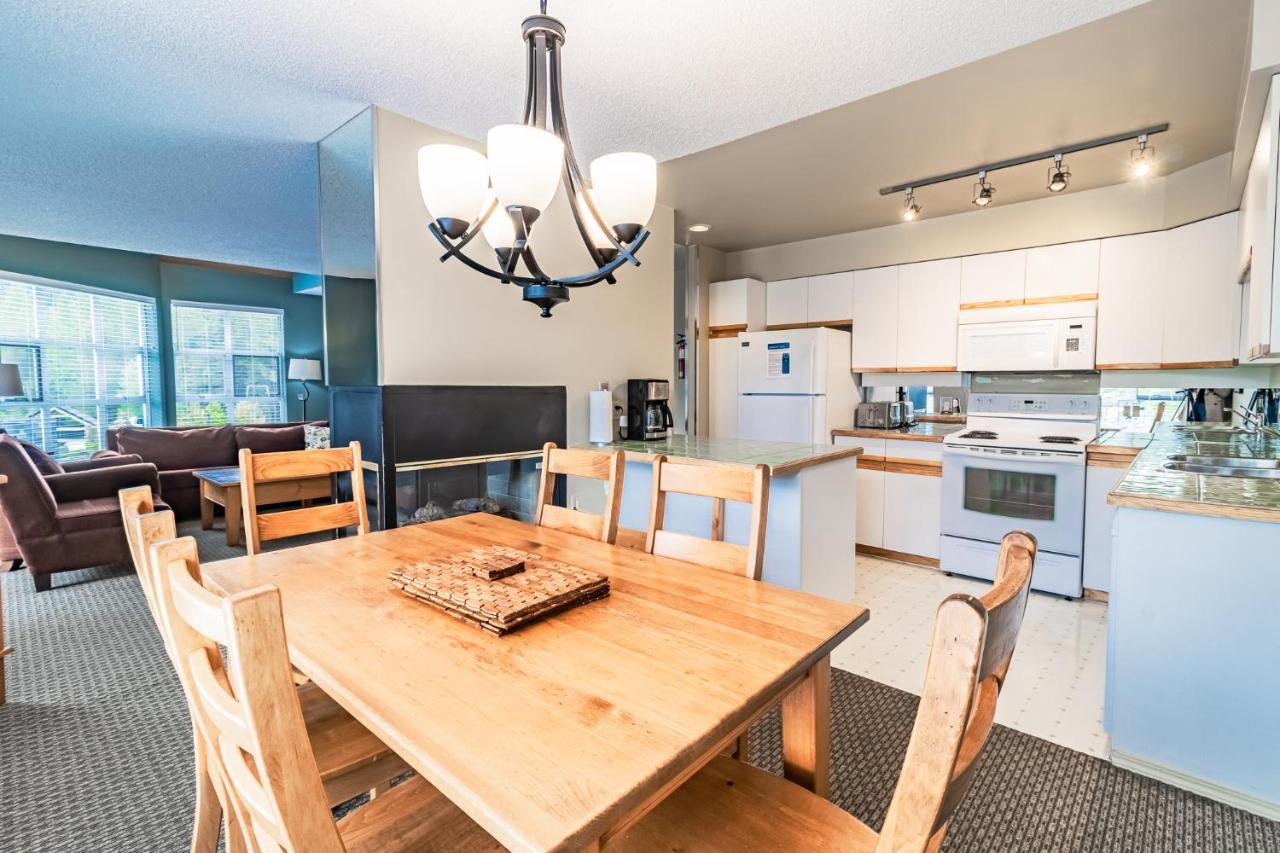 Snowbird Townhouses By Elevate Vacations ウィスラー エクステリア 写真