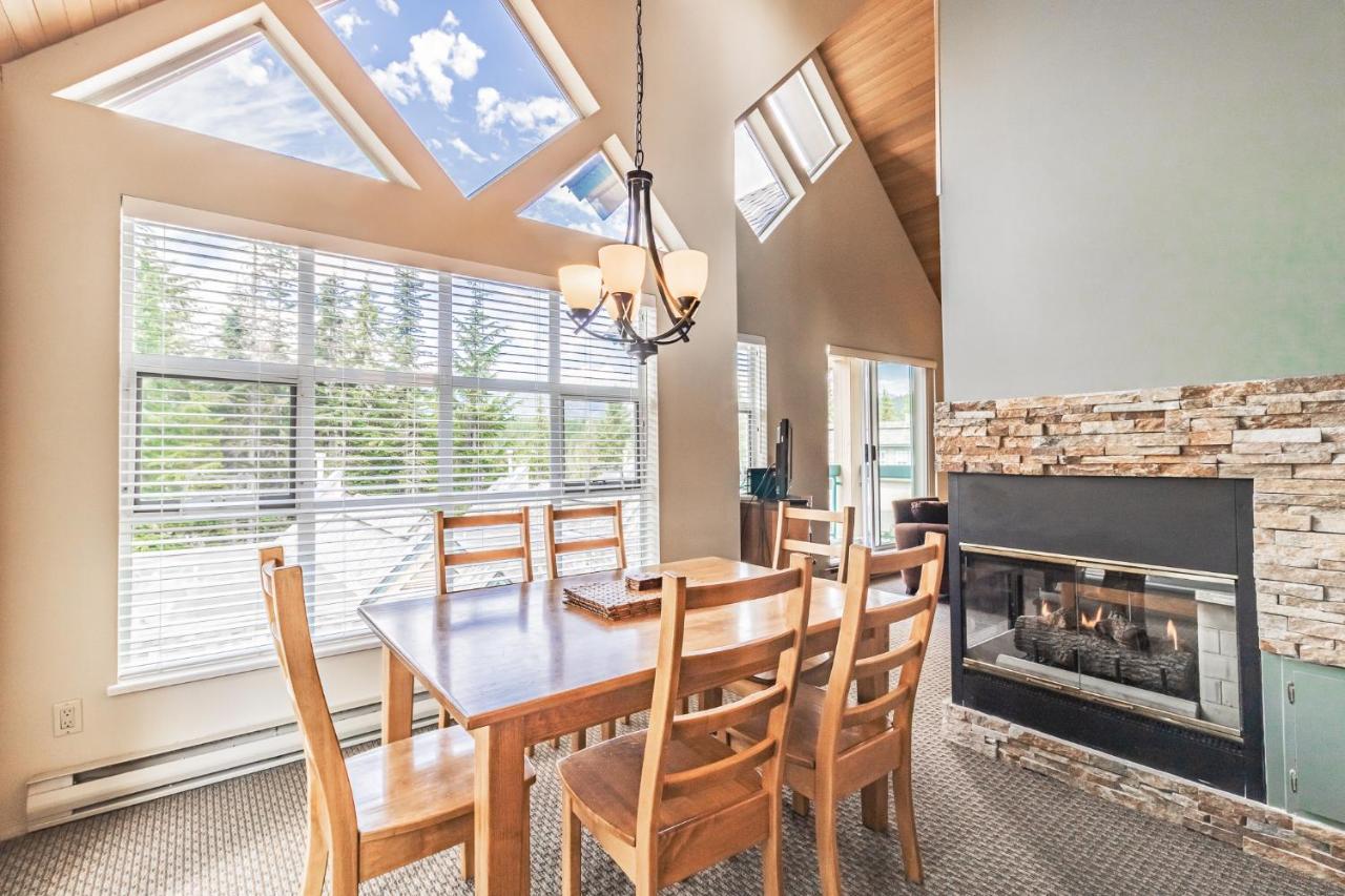 Snowbird Townhouses By Elevate Vacations ウィスラー エクステリア 写真