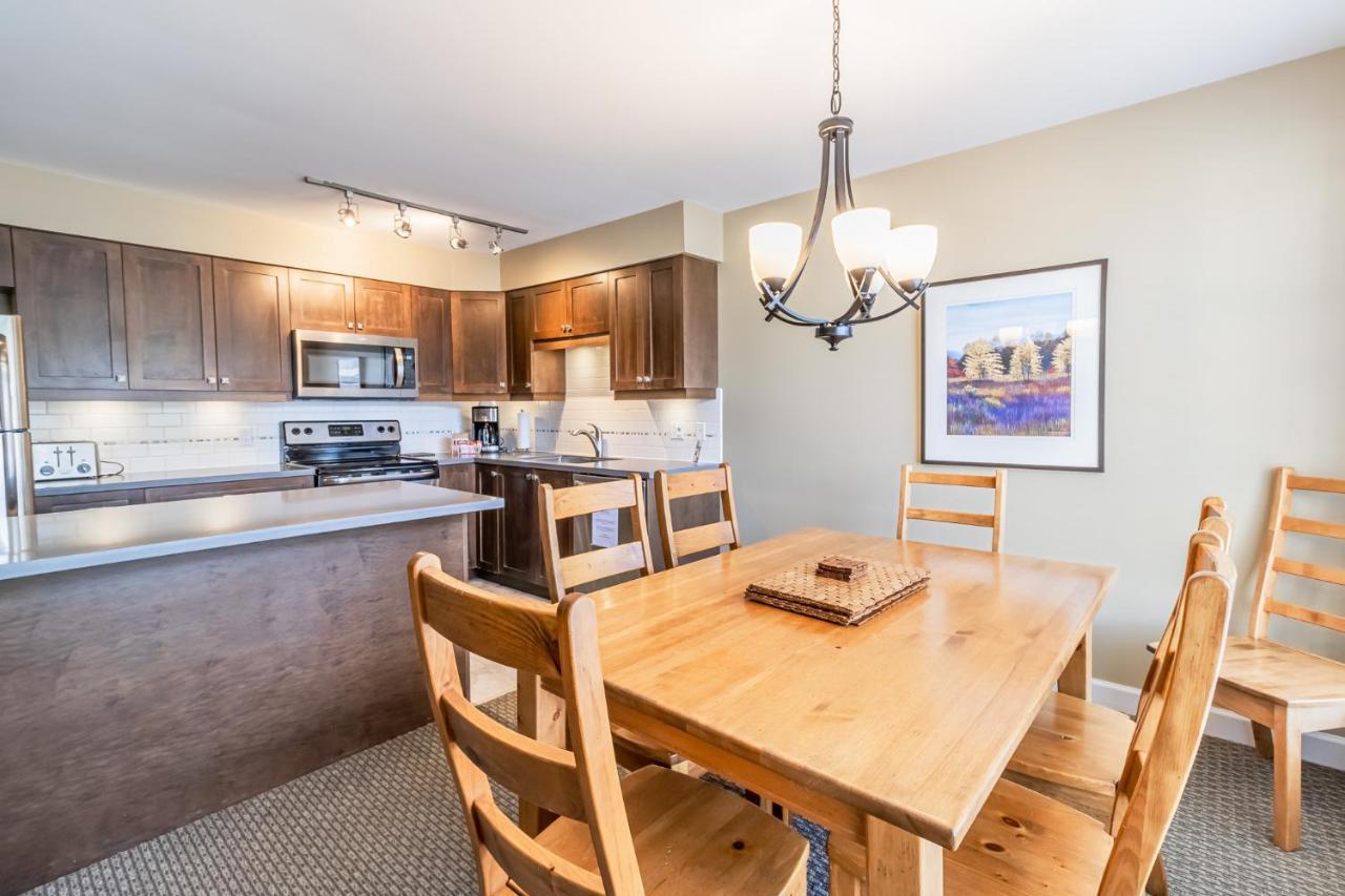 Snowbird Townhouses By Elevate Vacations ウィスラー エクステリア 写真
