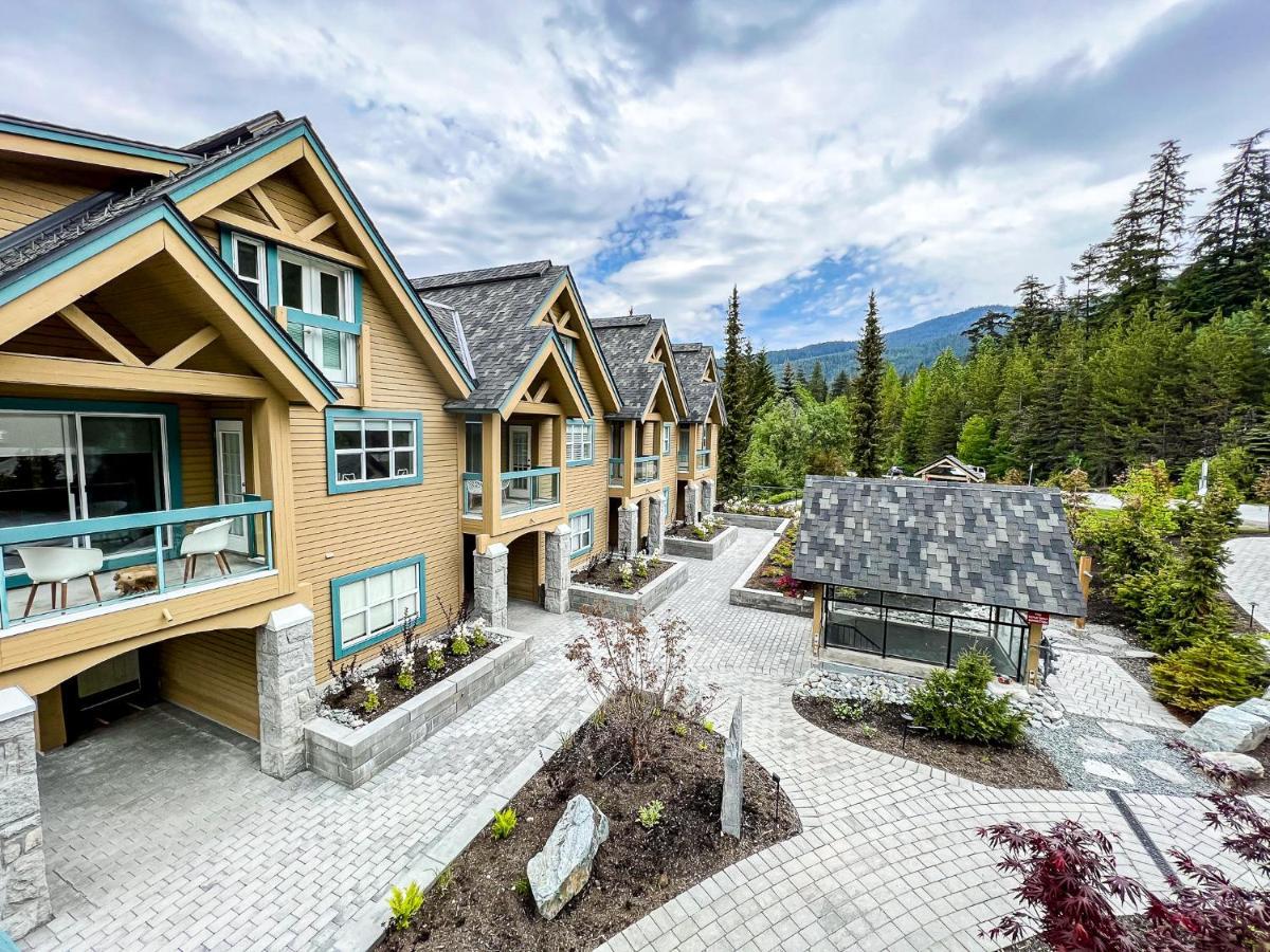 Snowbird Townhouses By Elevate Vacations ウィスラー エクステリア 写真