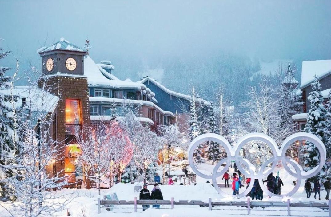 Snowbird Townhouses By Elevate Vacations ウィスラー エクステリア 写真