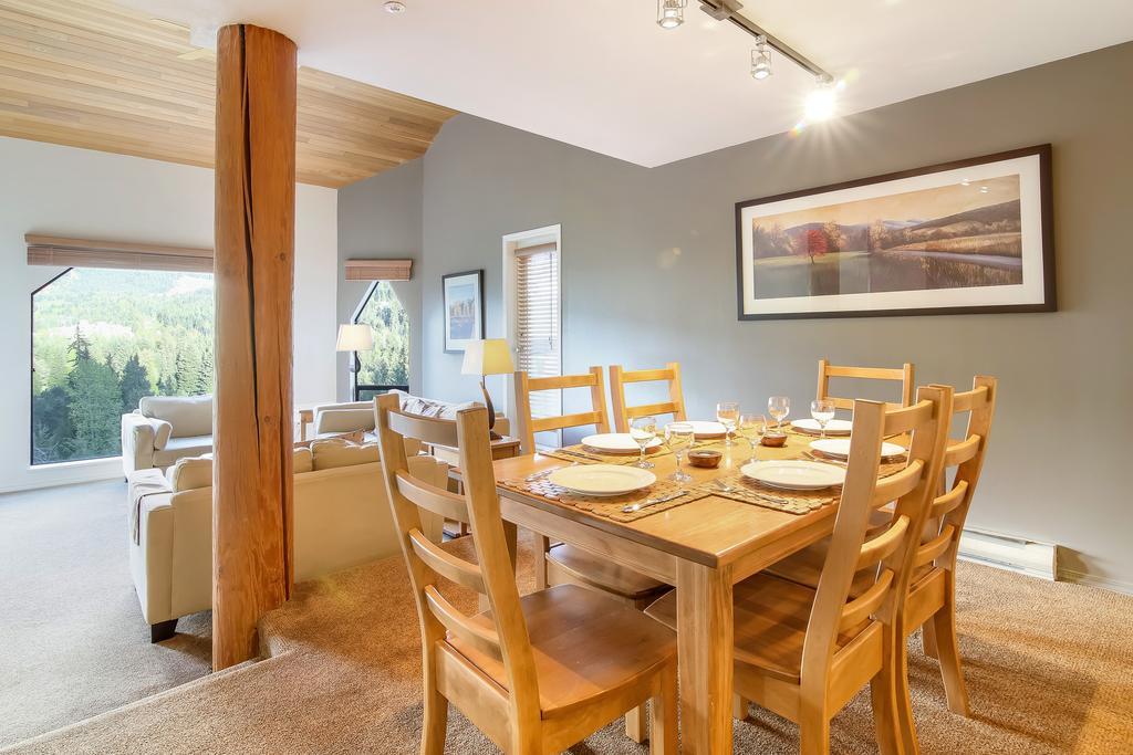 Snowbird Townhouses By Elevate Vacations ウィスラー エクステリア 写真